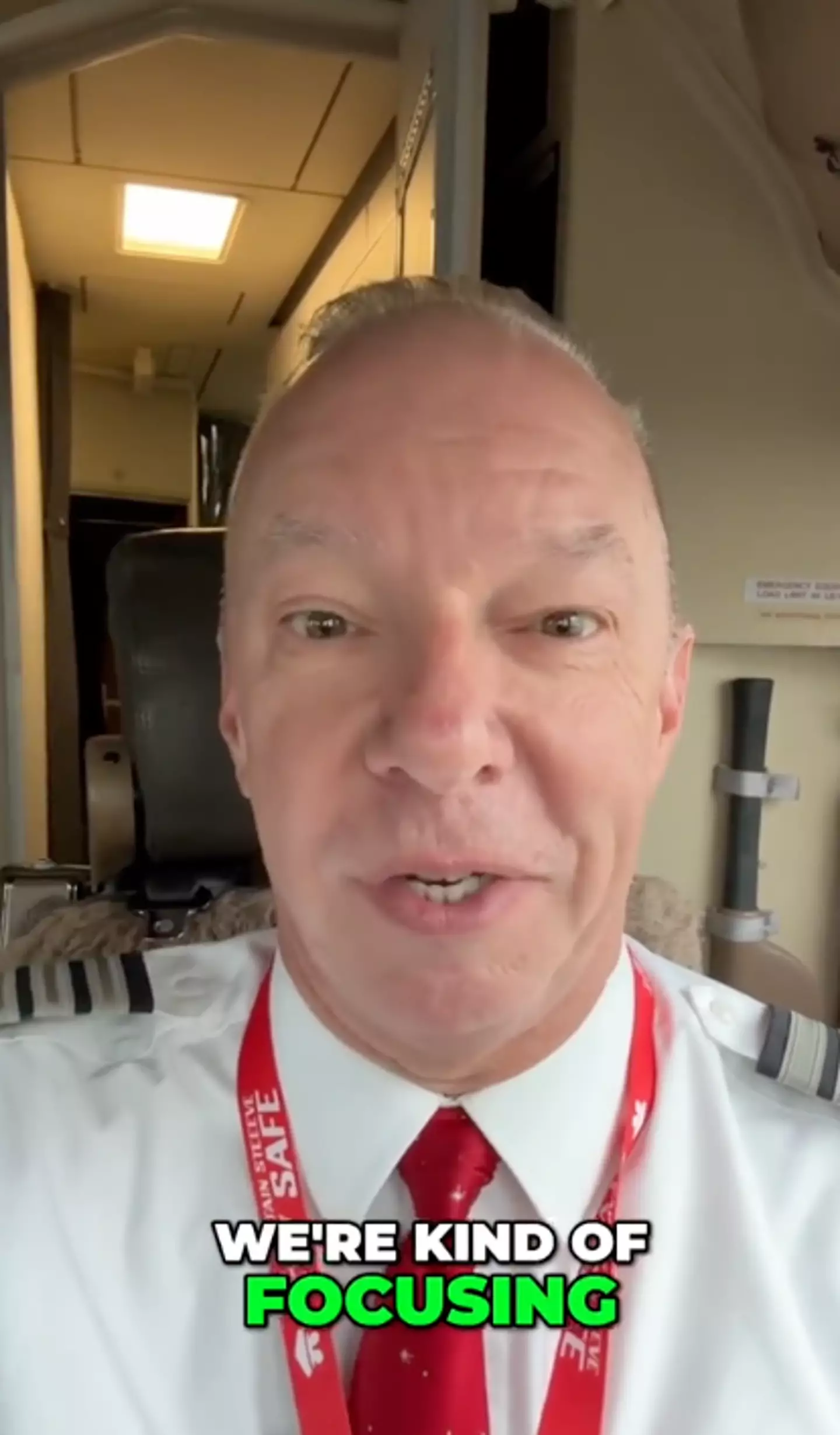 The pilot said he tends to be focussing on the runway when passengers burst into a round of applause (TikTok/Captainsteeeve)