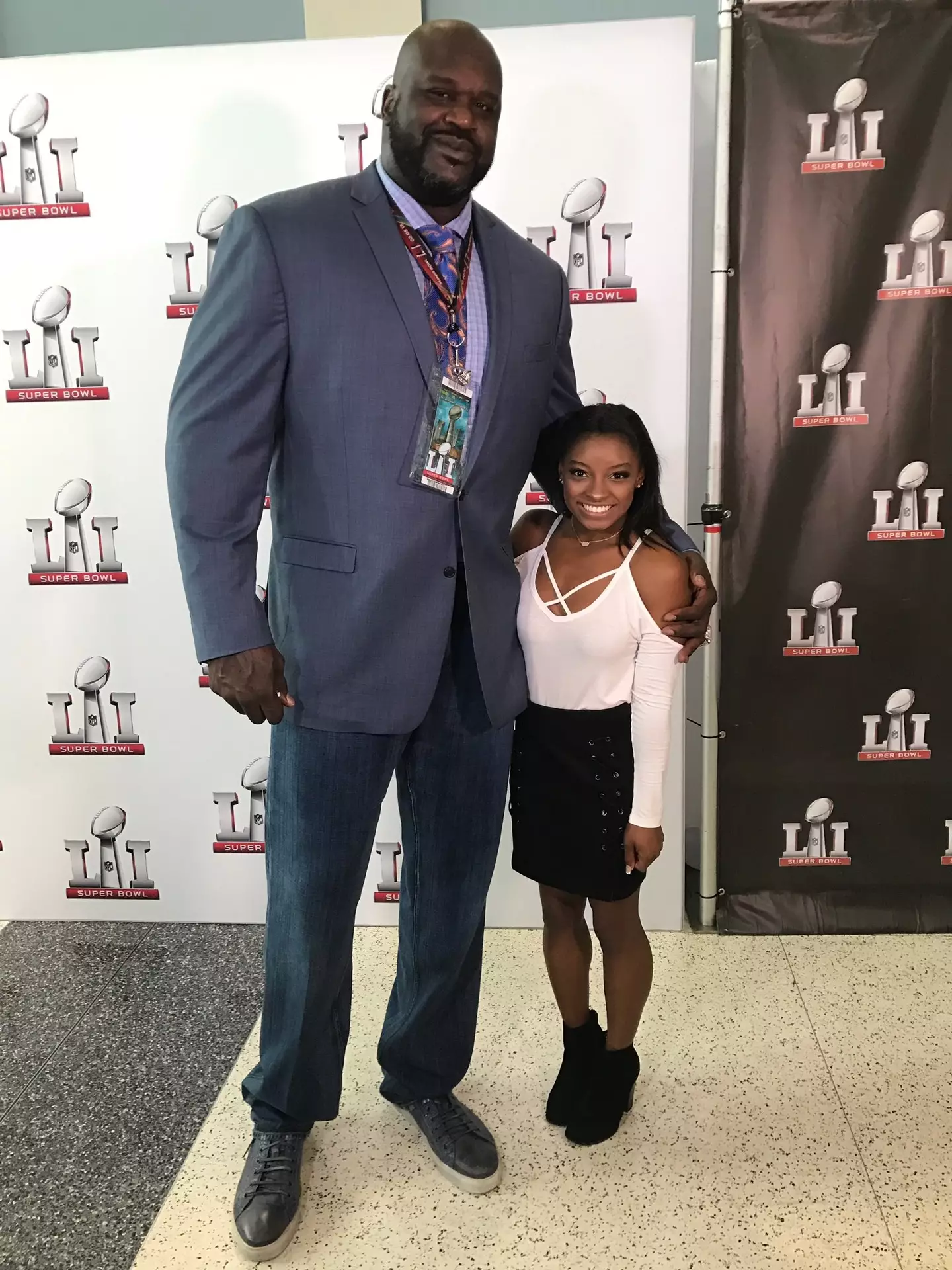 That's one hell of a height difference, with fans saying Biles could probably 'vault' over Shaq. (Simone Biles/Twitter)