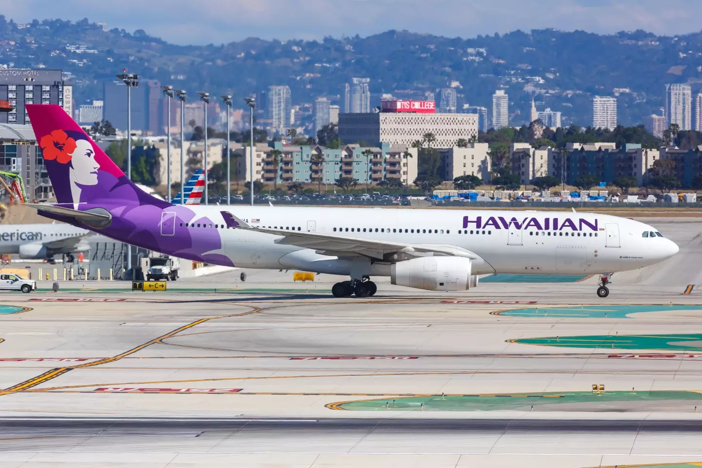 A Hawaiian Airlines Airbus 330, the type of plane involved in the incident.