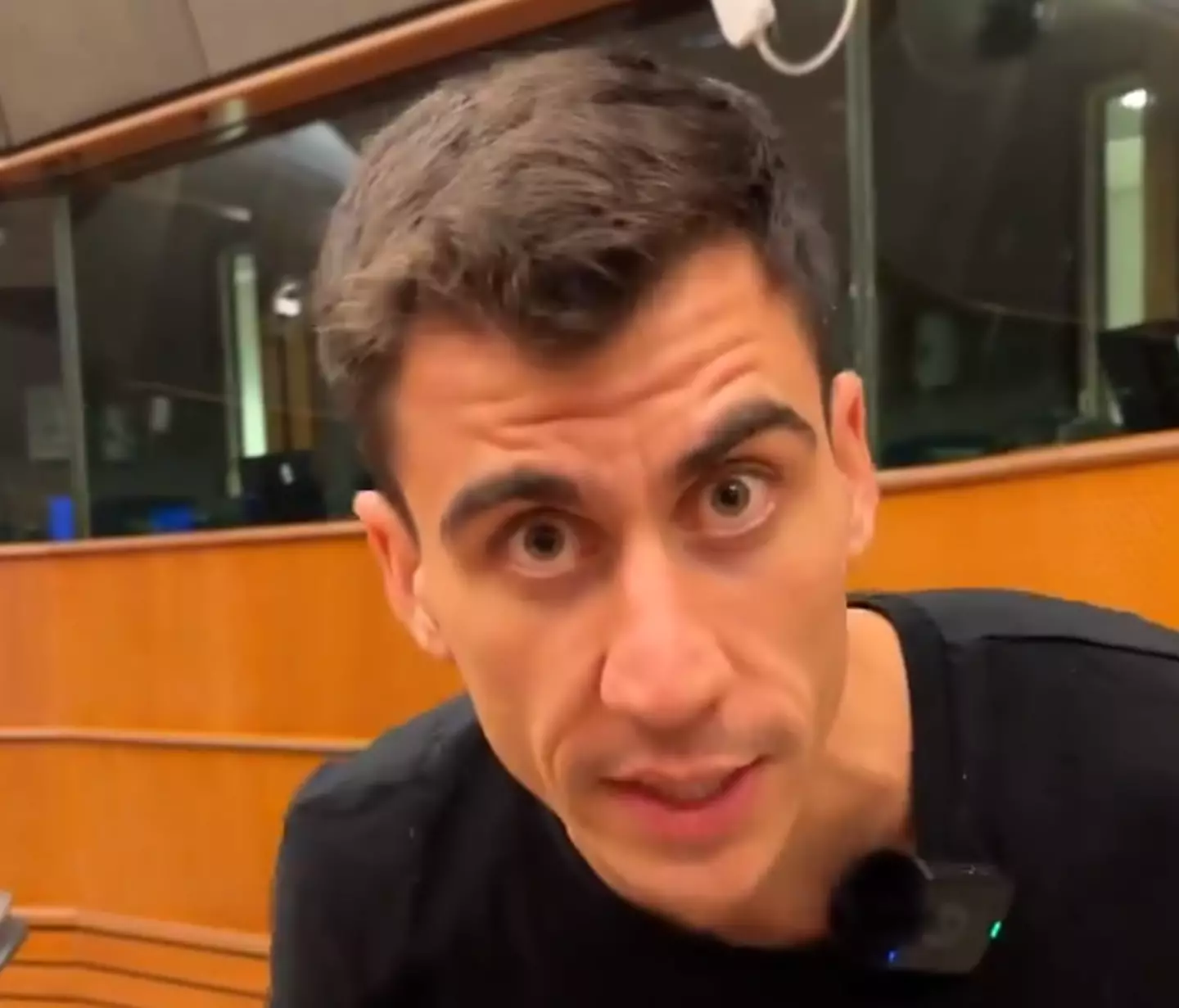 Viewers had mixed reactions to Fidias' earnings. (Twitter/@Fidias0)