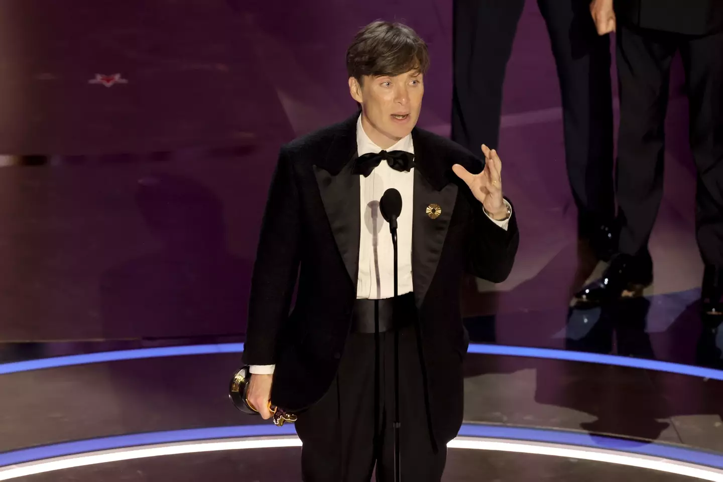 Cillian Murphy accepts the award for Best Actor.