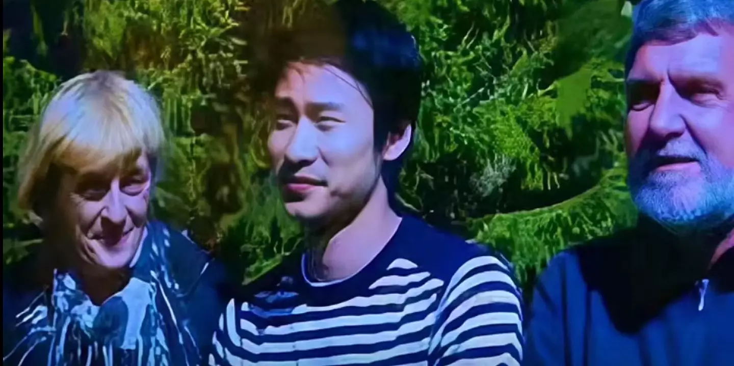 Gouming with his adoptive parents. (Jam Press)