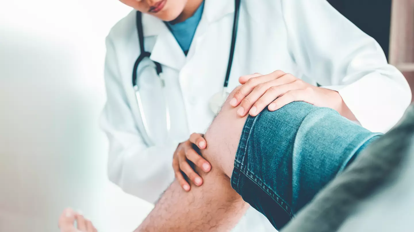 Experts reveal red flag symptoms in your leg that could be sign of deadly cancer
