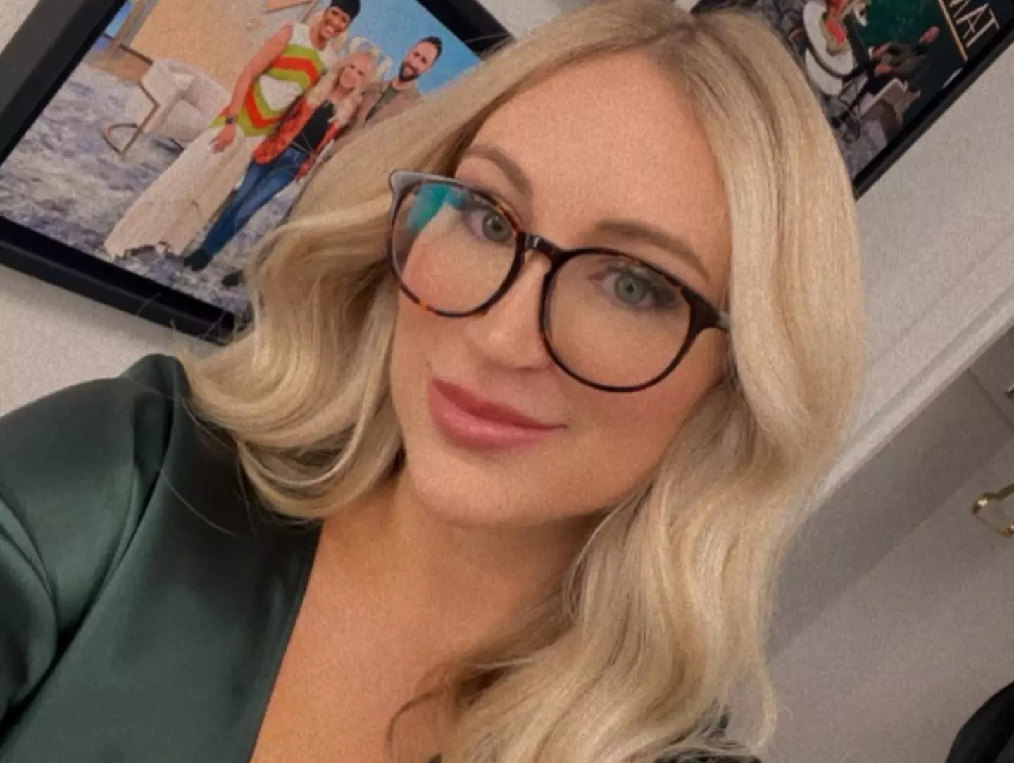 Missouri teacher put on leave by school over OnlyFans account explains(00)