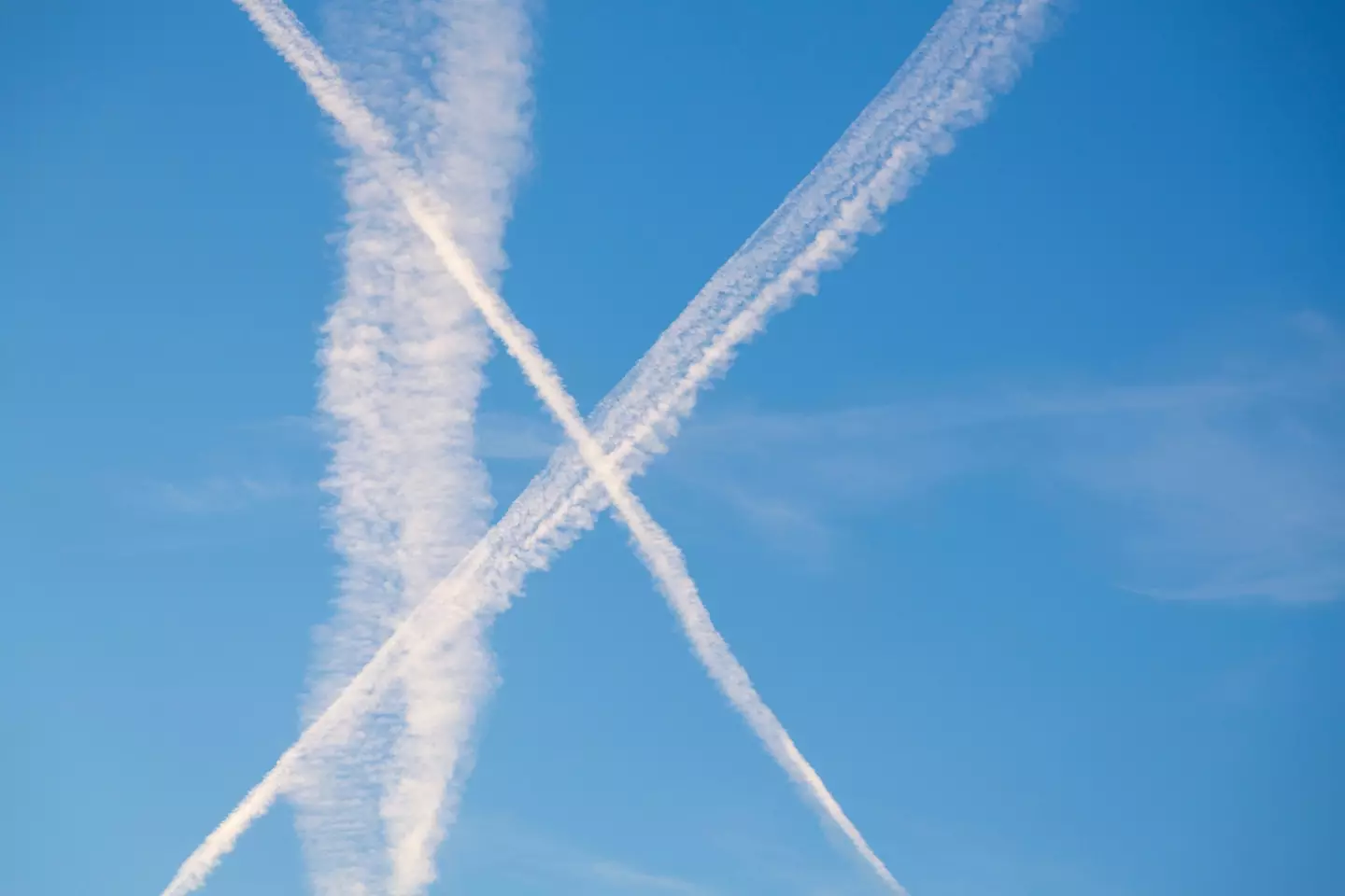 Several people were sure it was a contrail from a plane being affected by an optical illusion.