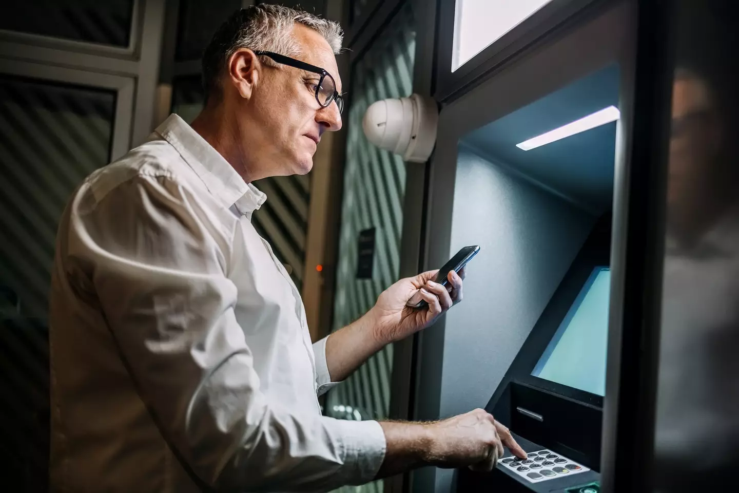 Unusal cash withdrawals could be a sign you're partner's cheating (Getty Stock Image)