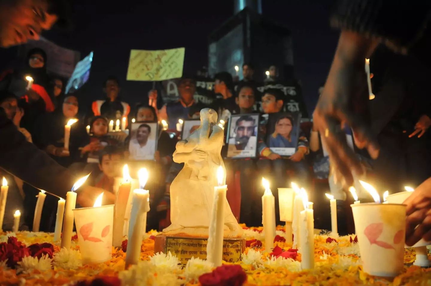 Bhopal gas tragedy survivors and others paying tribute to the victims of the world`s biggest Industrial disaster.