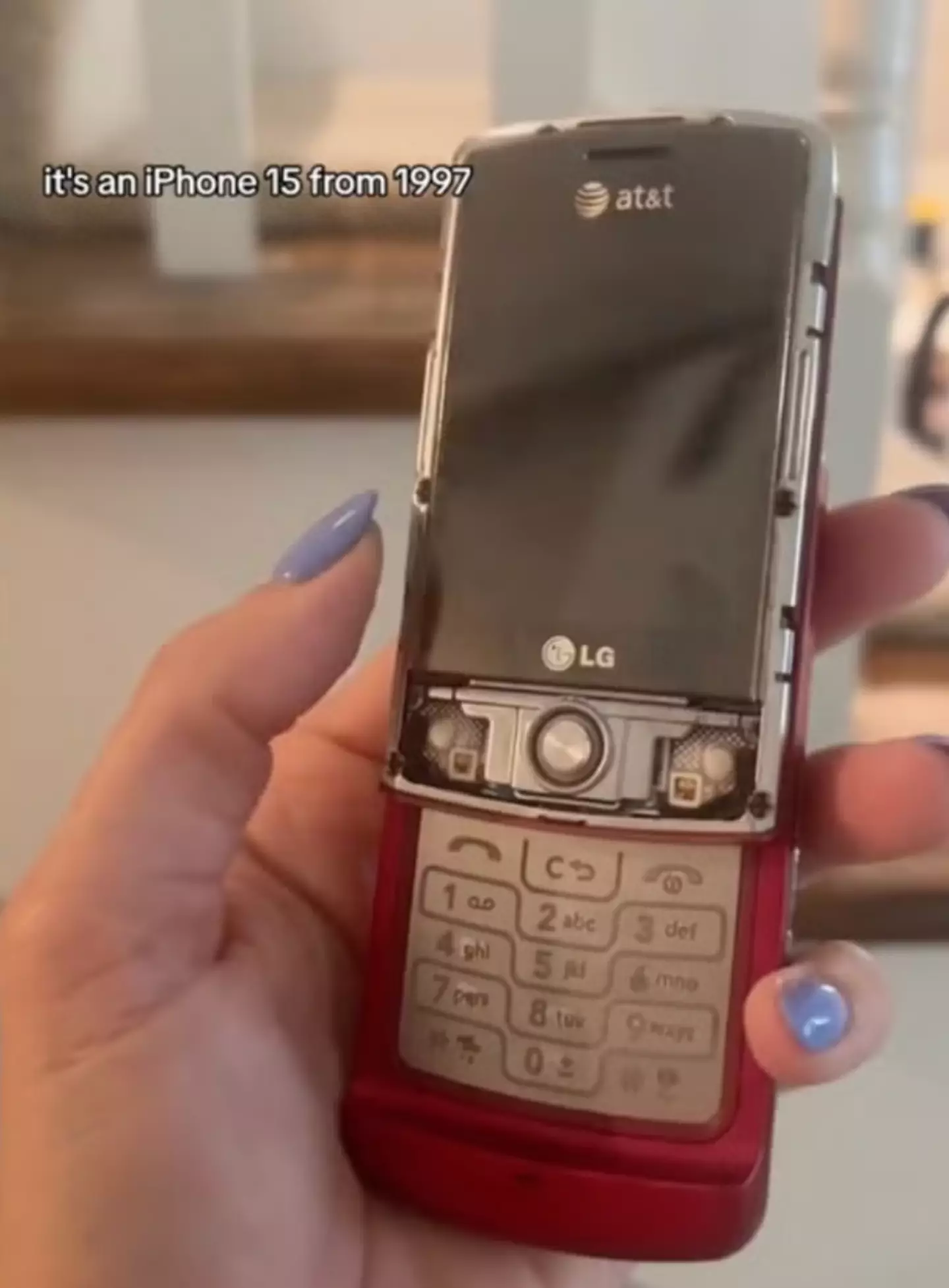 The old LG phone was found in Dee's house, and had been hidden for nearly ten years. (TikTok/@domeafavorstl)