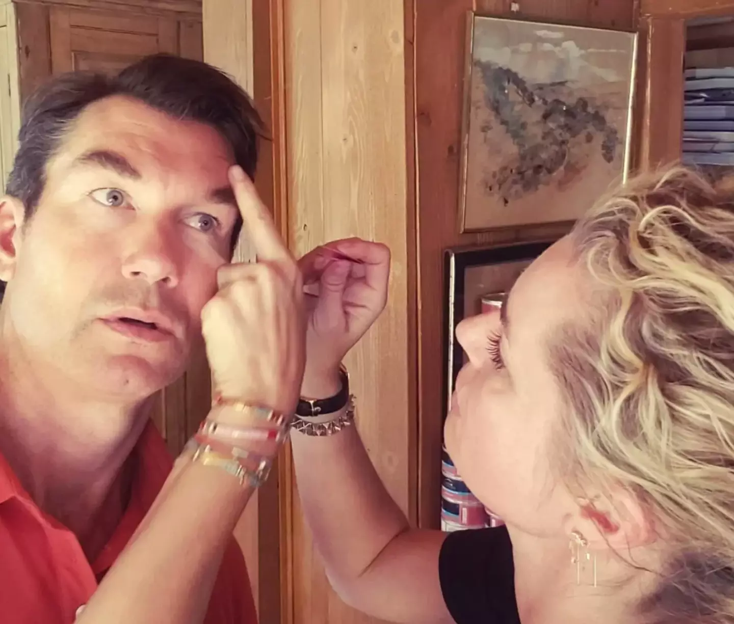 O'Connell gave in to the comments about his eyebrows (X/@MrJerryOC)