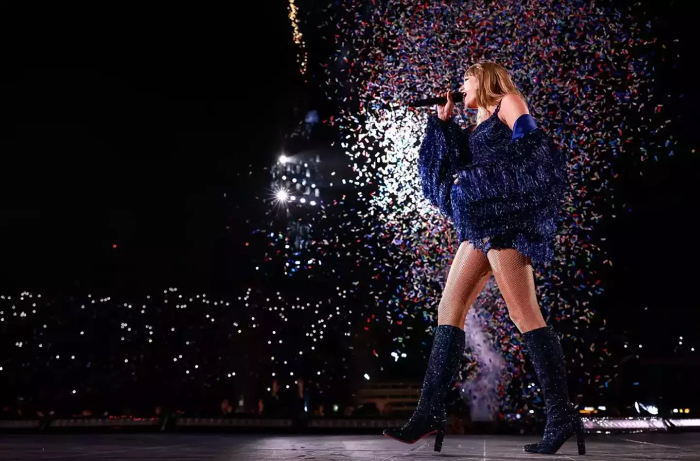 A fan has tragically died before a Taylor Swift concert.