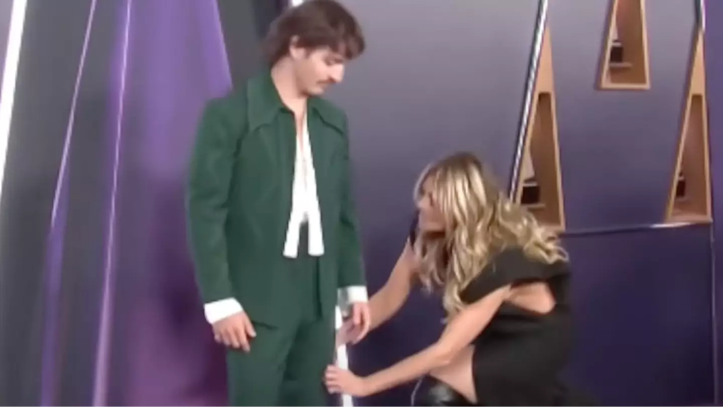 AMAs fans confused after watching Heidi Klum's bizarre interaction with Benson Boone before tripping over dress