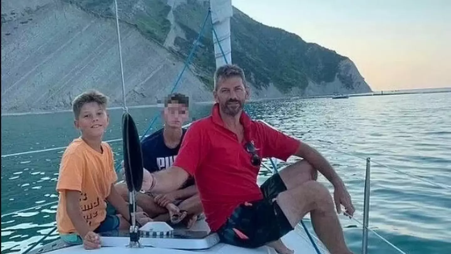 On pense que toute la famille italienne est morte aux mains d'un de leurs propres membres (document à distribuer à la famille)