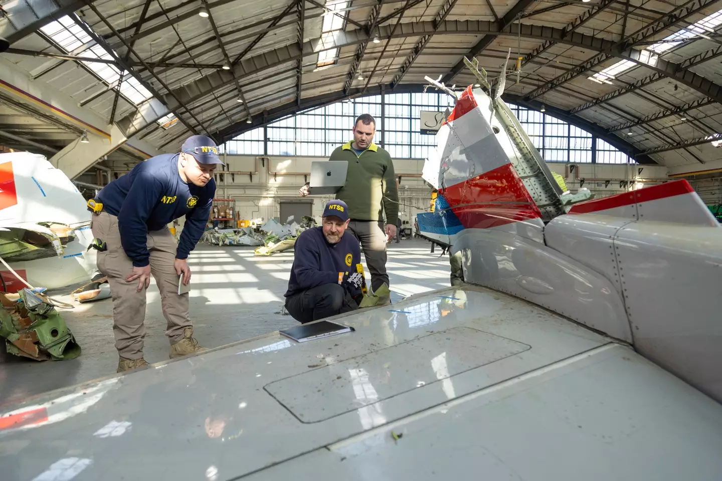 'All major pieces' of the American Airlines and helicopter crash have been recovered (Twitter/@NTSB_Newsroom)