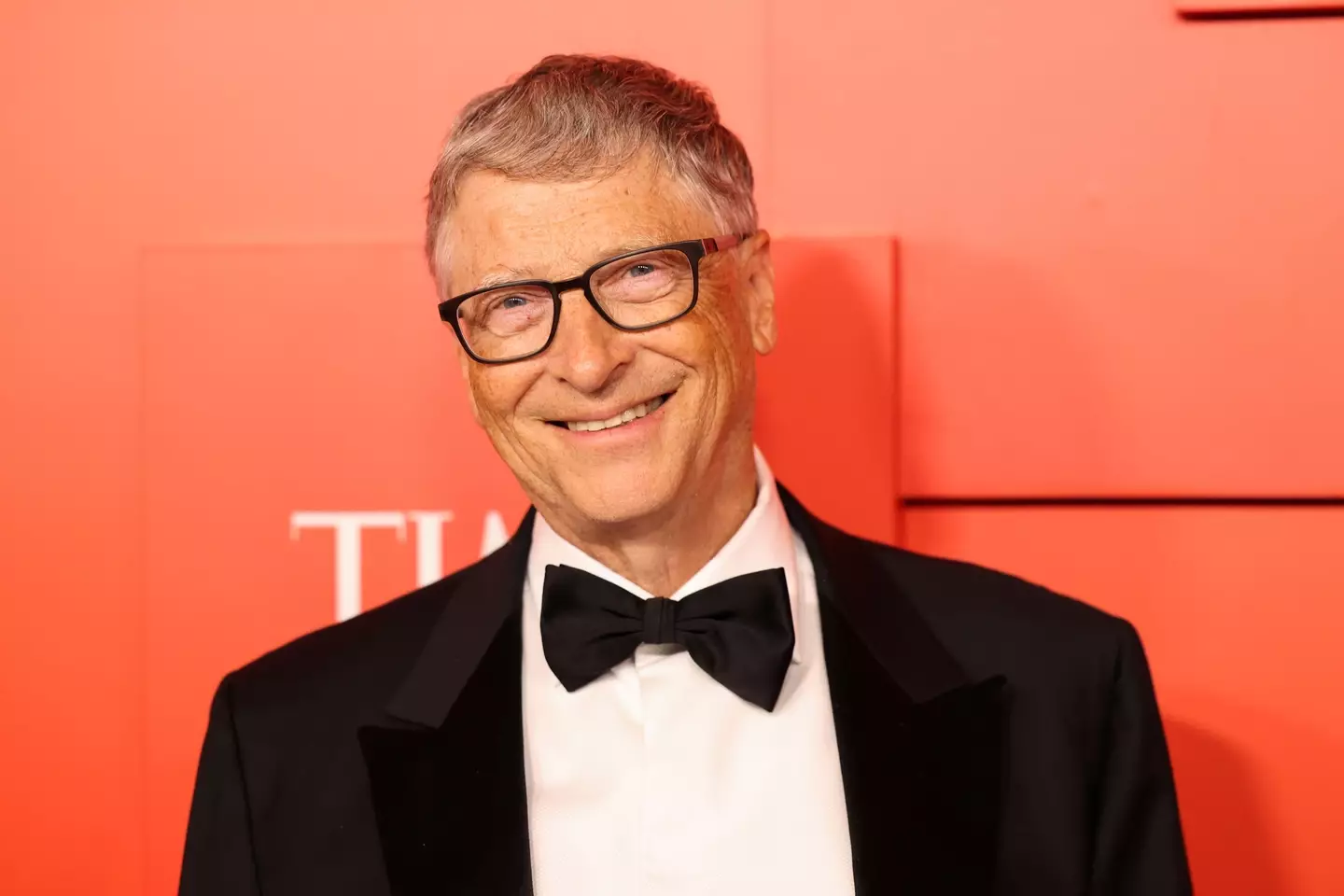 Bill Gates has answered the age-old question about whether he would pick up a $100 off the ground.