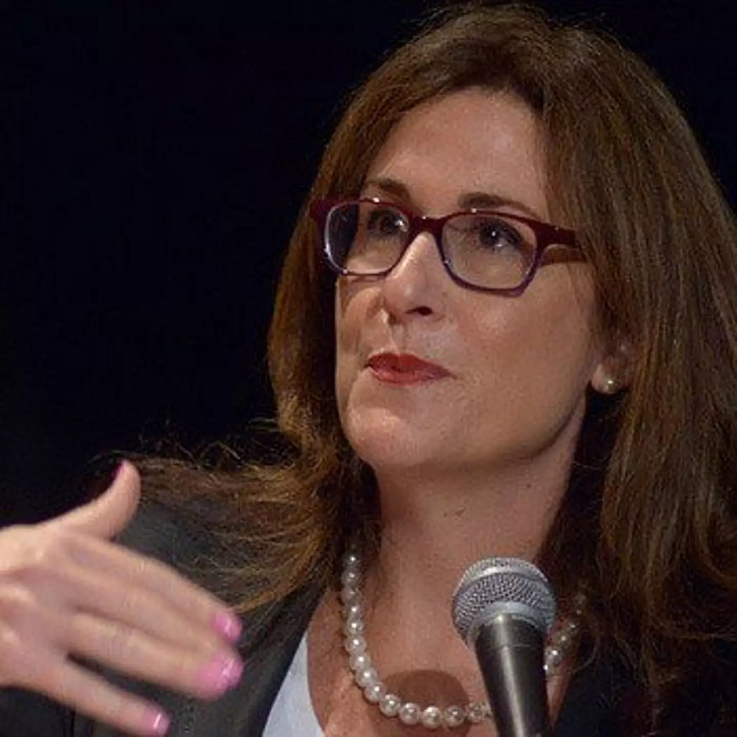 The judge fortunately managed to dodge the flying faeces (X/@judgelisawalsh)