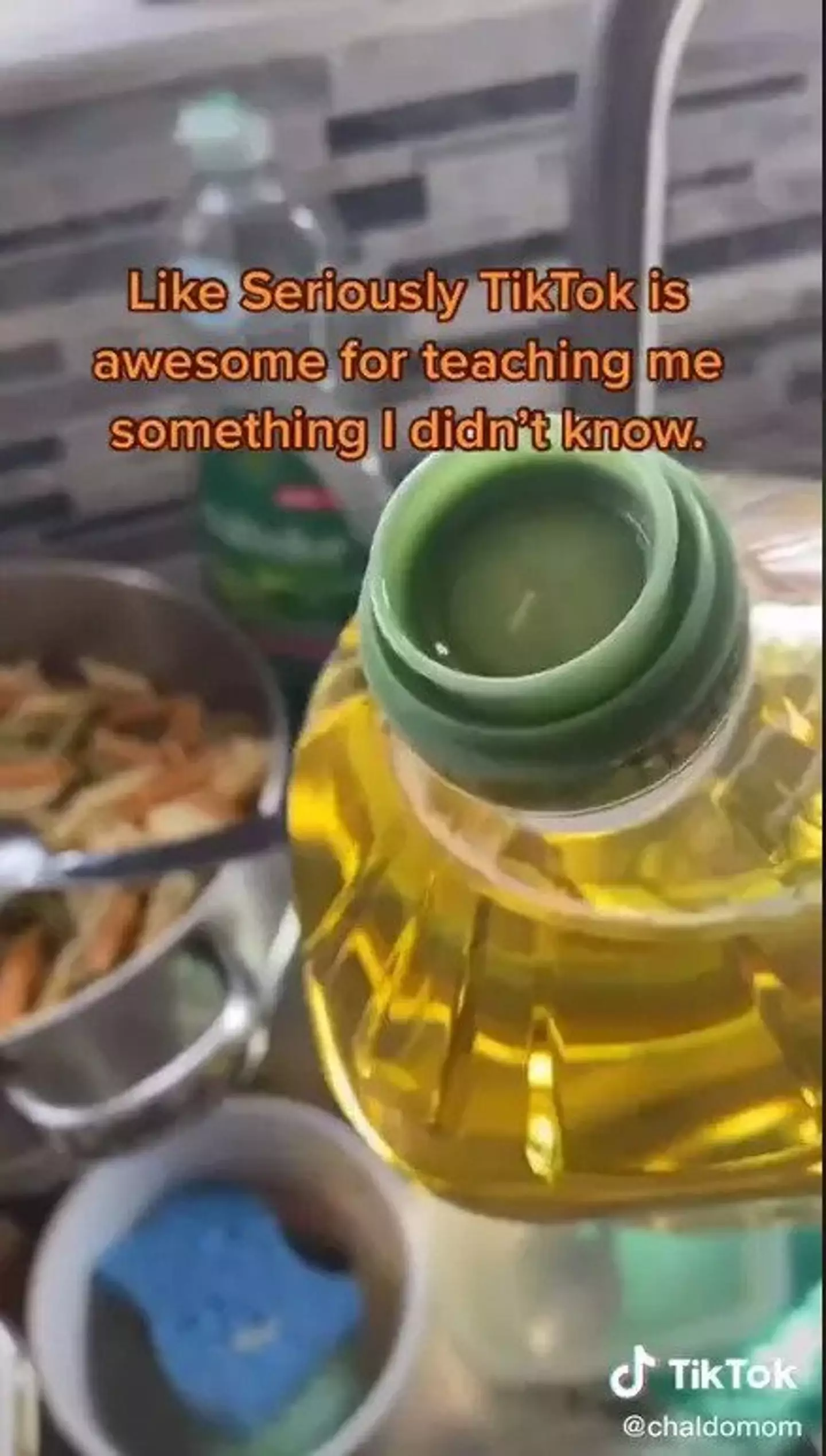 Hey presto! It’ll control the volume of the oil and force it to trickle out. TikTok/@chaldomom