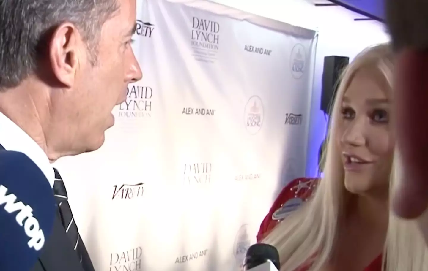 Kesha met Jerry Seinfeld at a charity event.