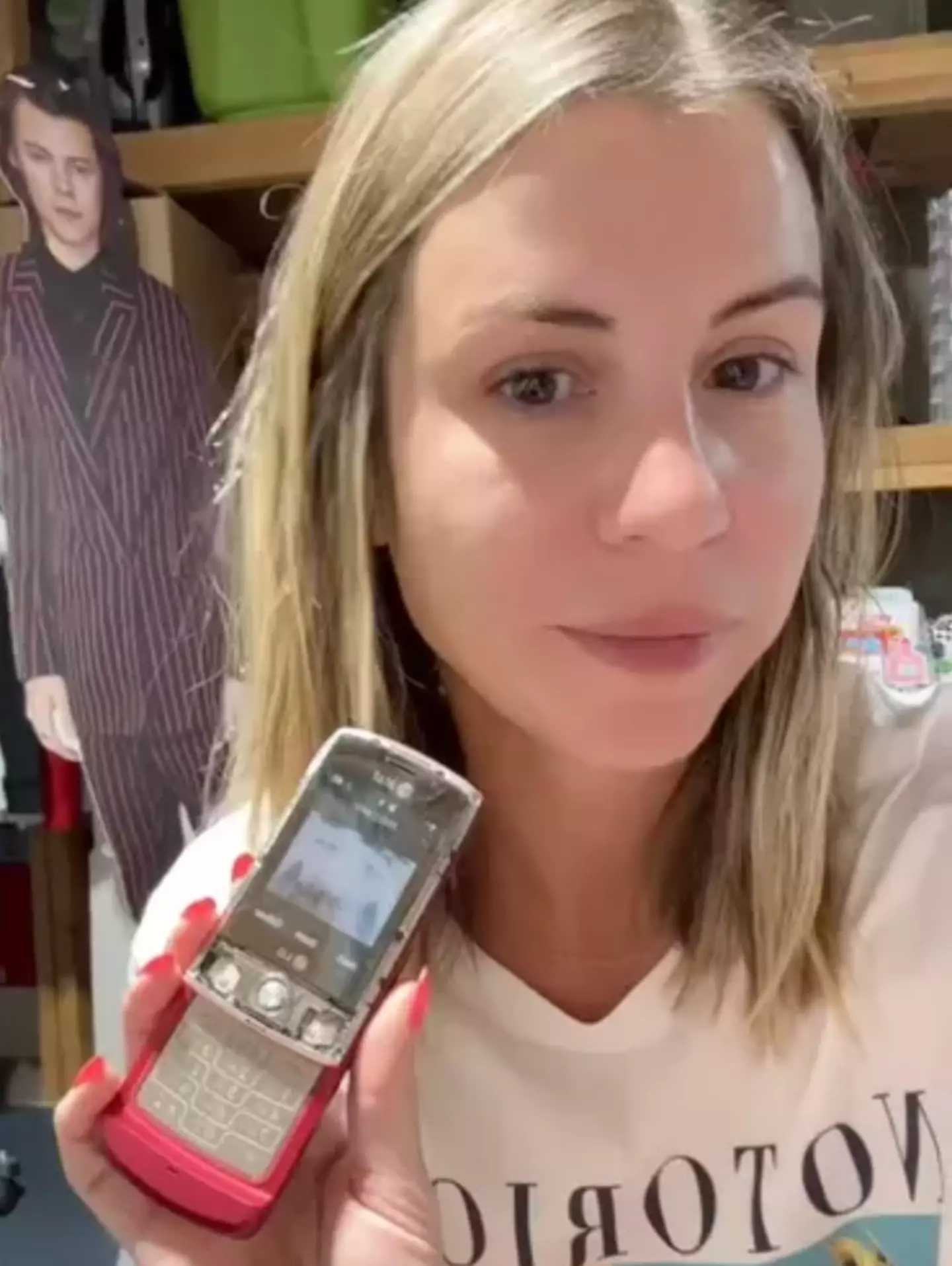 When Dee managed to turn the phone on she found messages for the previous owner (TikTok/domeafavorstl)