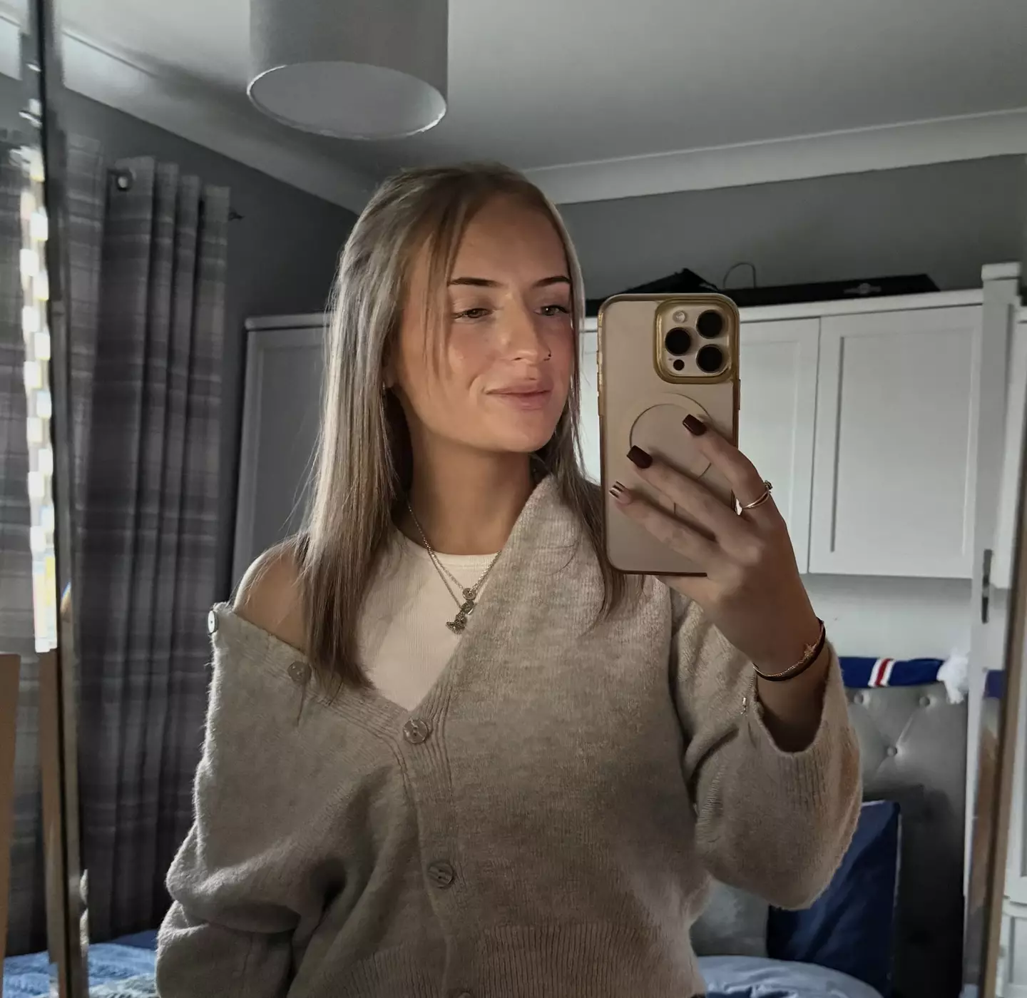 Darcie Hamilton, 22, suffers with a condition called hyperhidrosis (Kennedy News)