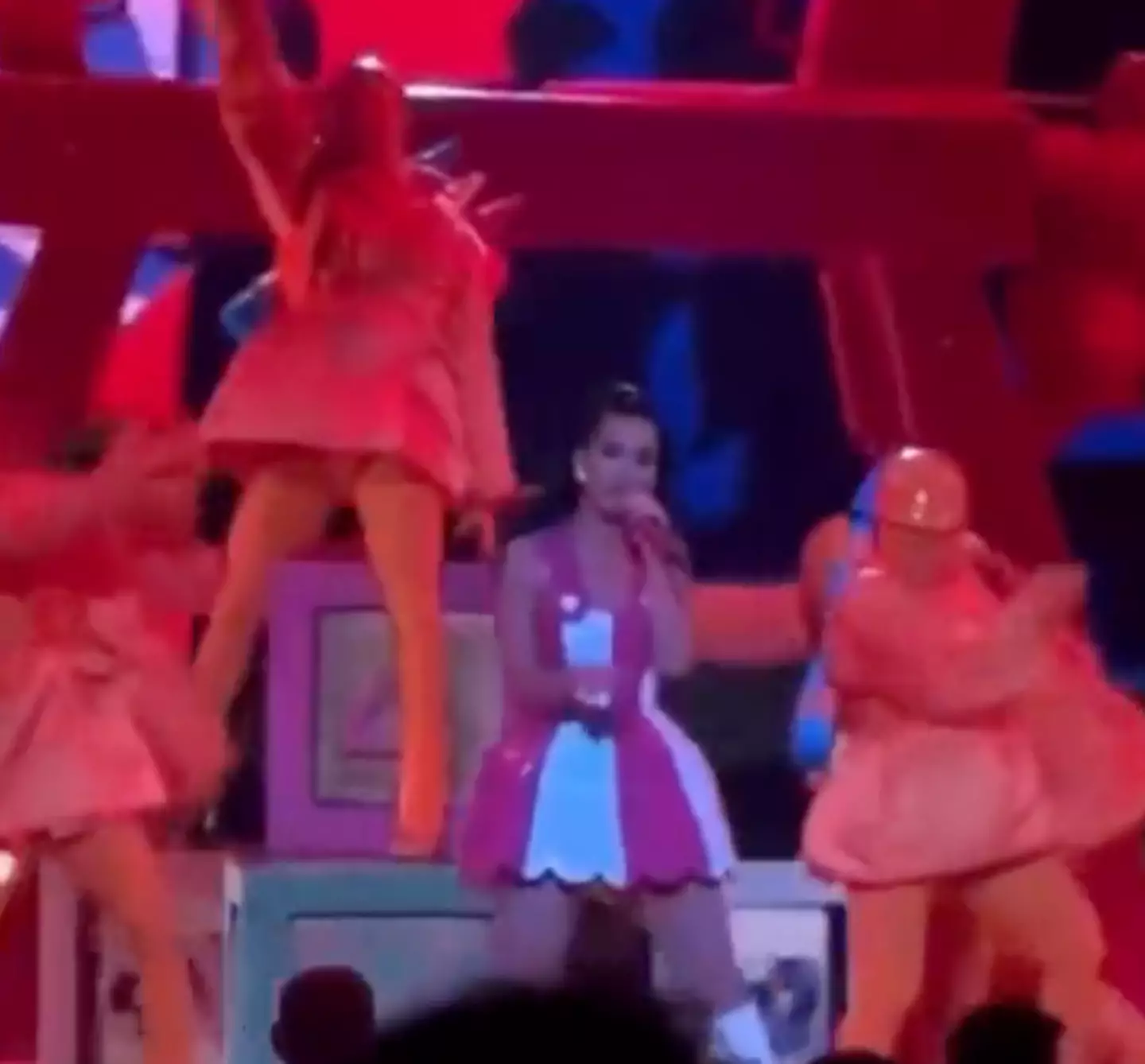 Perry incorporated her clap back into the performance.