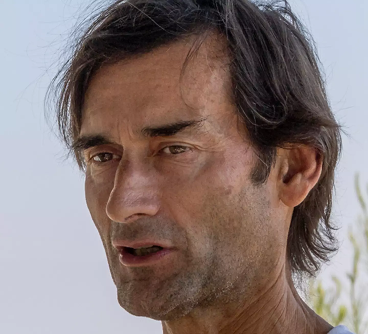 Sascha Jovanovic swiftly took measures to keep Hirschhorn out.