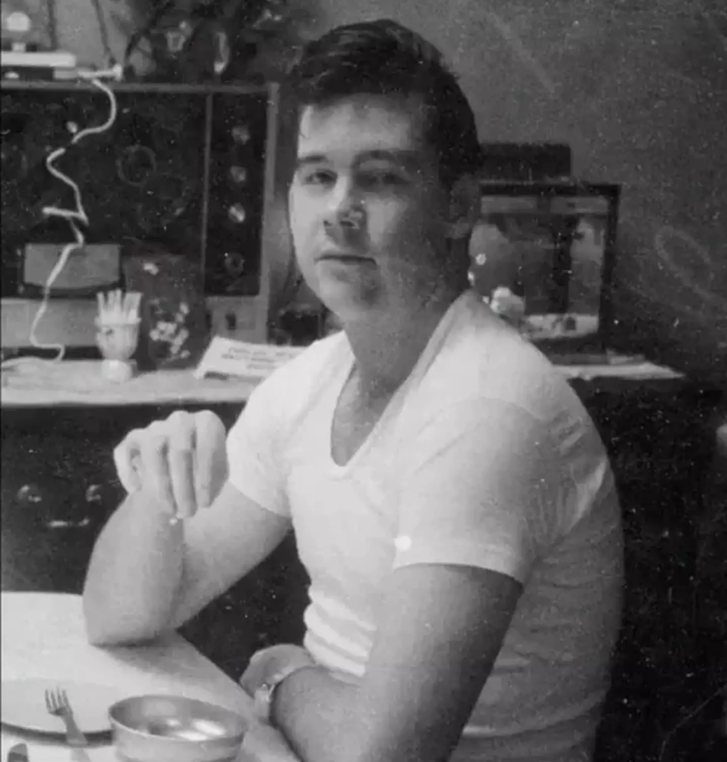 Ross looks unrecognizable in the snaps (Bob Ross Inc)