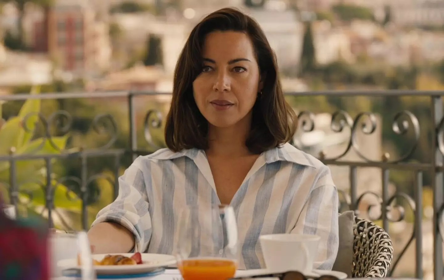 Aubrey Plaza as Harper Spiller in The White Lotus.