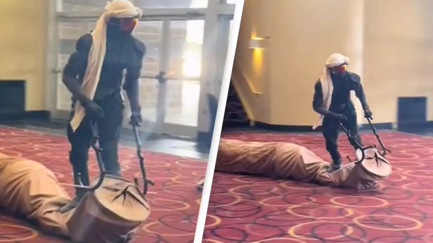 Man rides to Dune 2 screening at cinema on his own sandworm