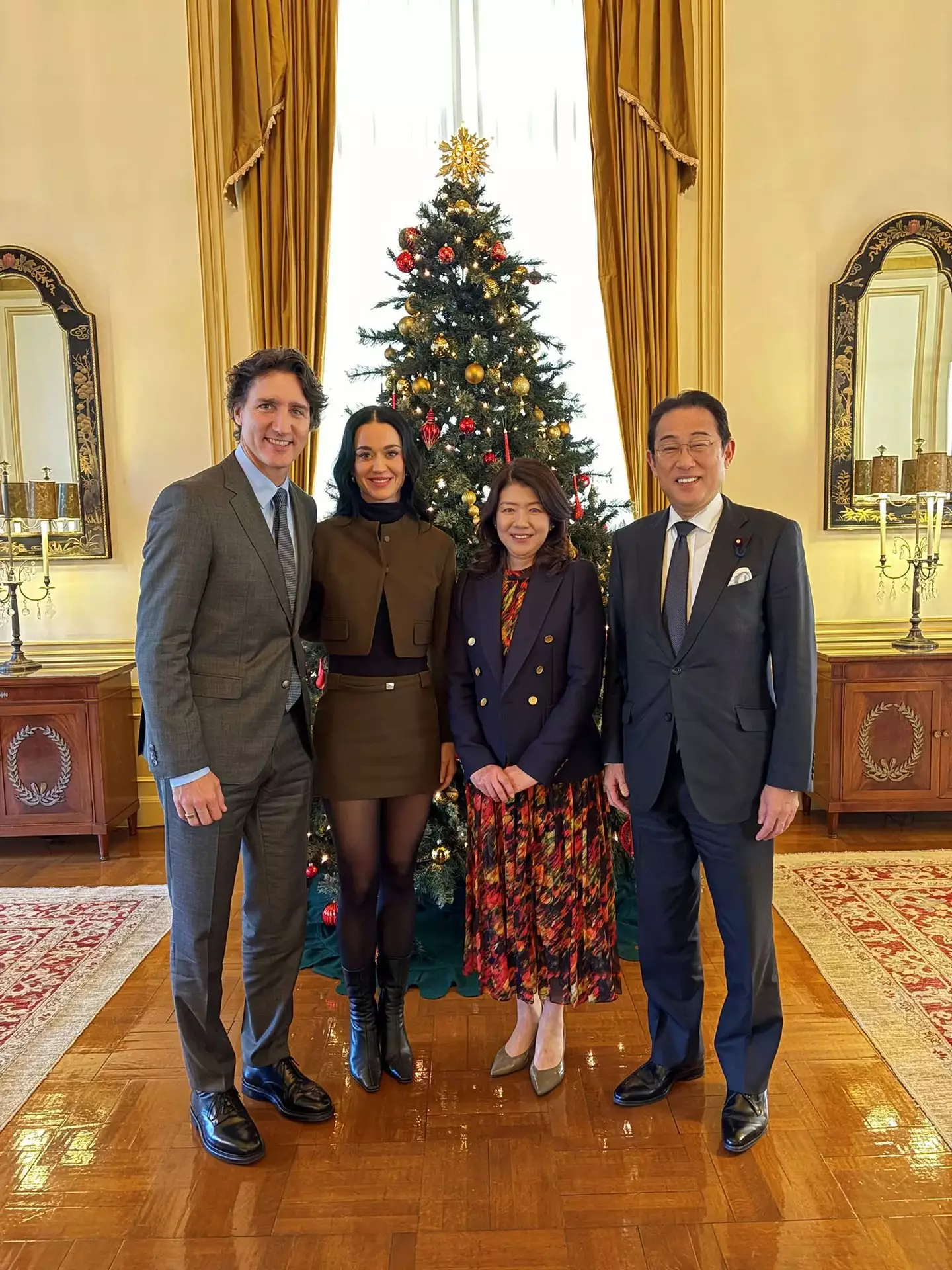 Fumio Kishida posted the picture of his meeting with Justin Trudeau and Katy Perry onto social media (X/@kishida230)