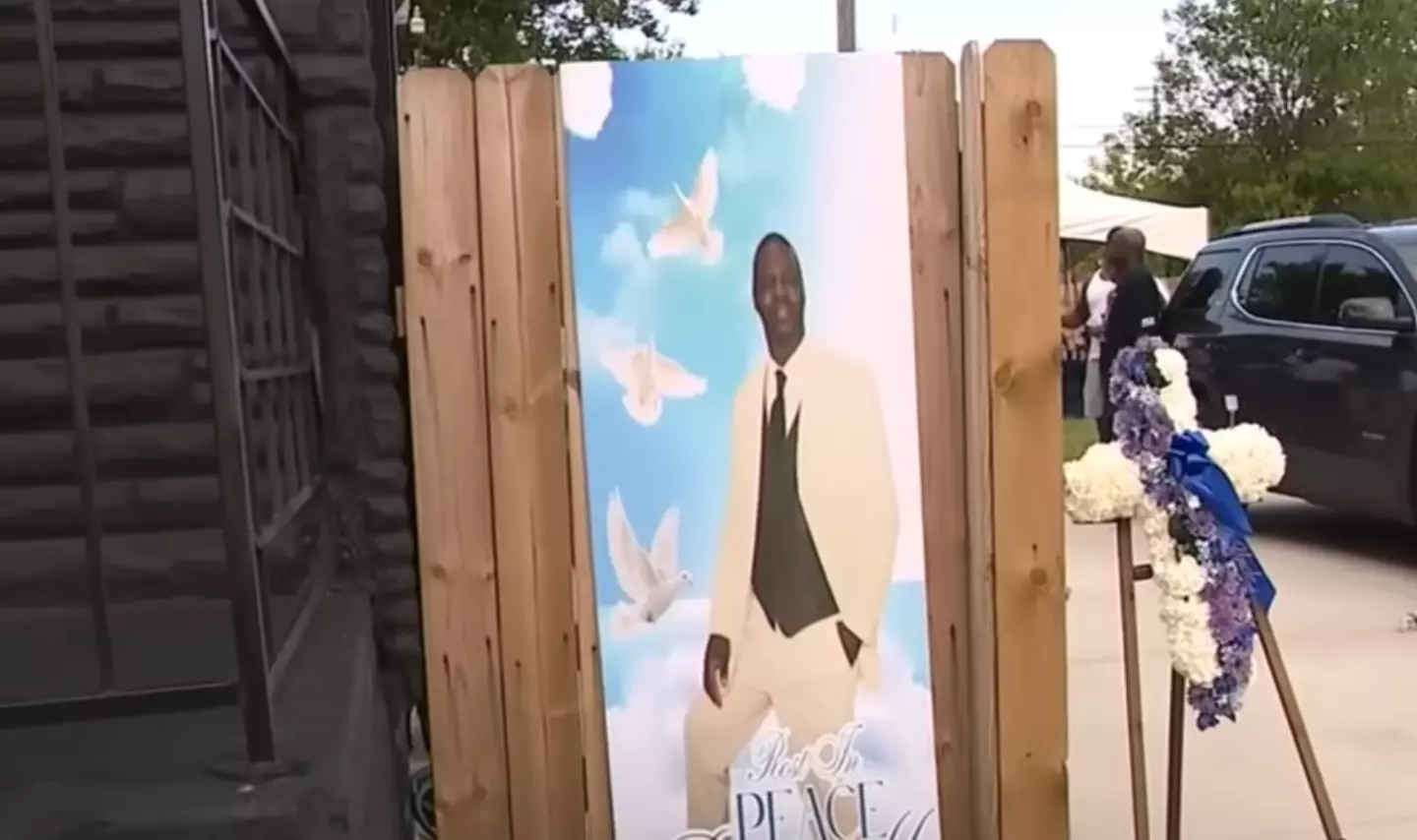 The community paid their respects to the late Darrell Thomas (FOX 2 Detroit)