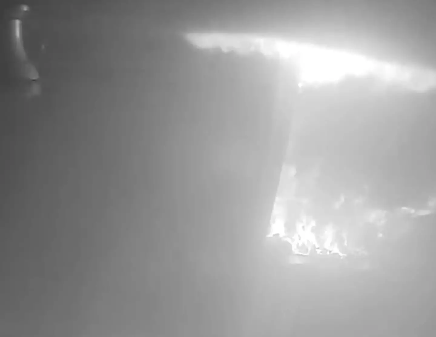 The blaze reached the ceiling (KKTV)