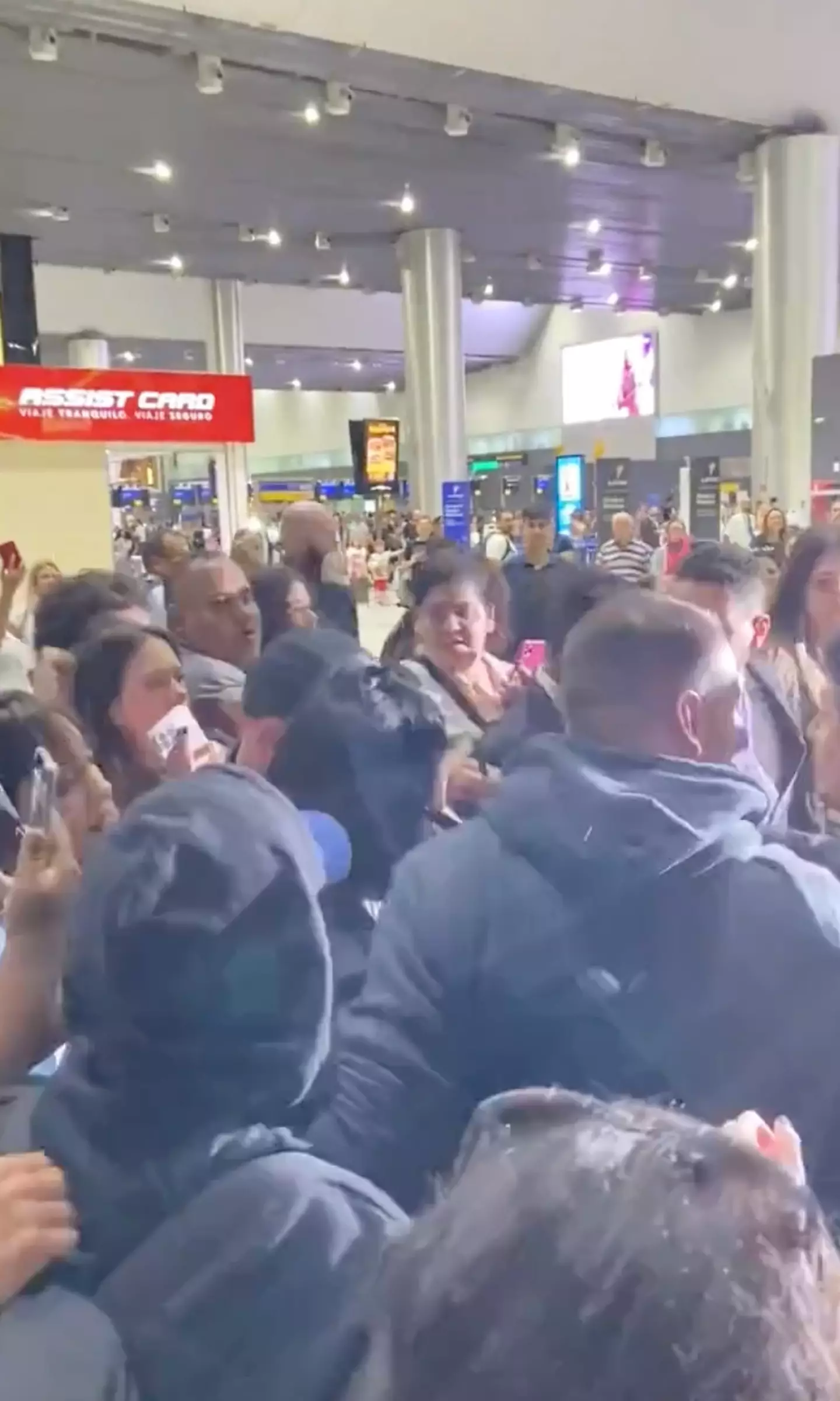 Demi Lovato was swarmed by fans.