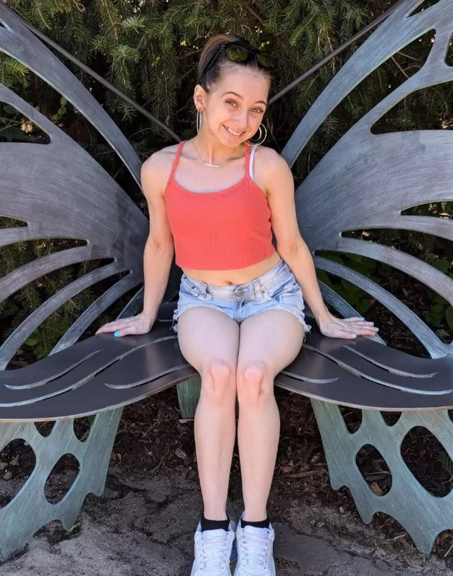 Shauna Rae, 26, is the same size as an eight-year-old child (thereal_shaunarae99/Instagram)