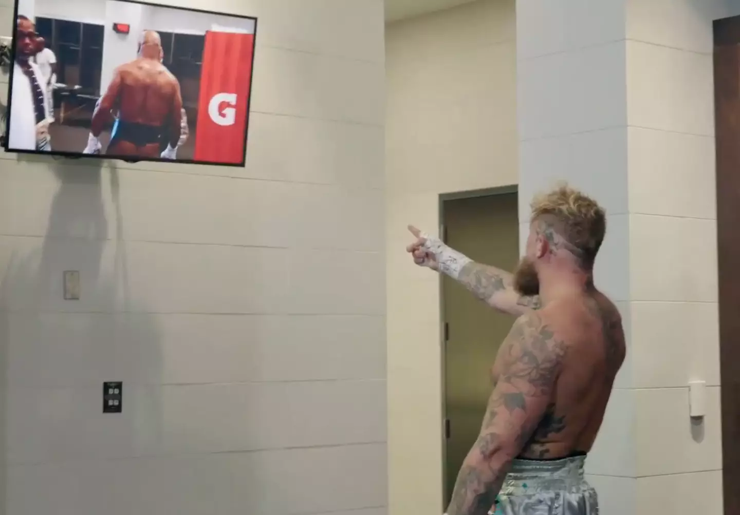 Even Jake Paul couldn't believe what he was seeing (MVP/Happy Punch)
