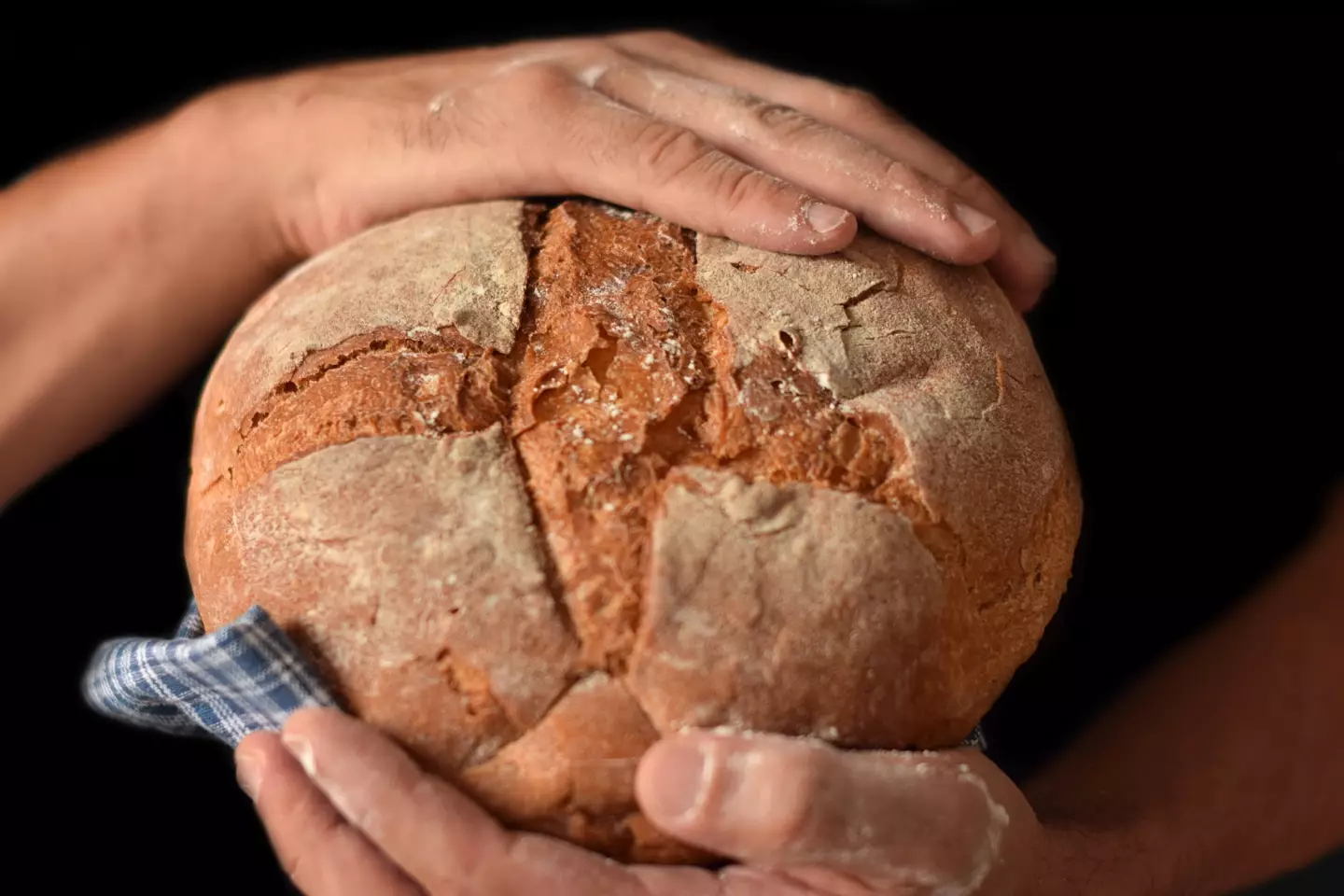 Billionaire Taylor Swift has been handing out loaves of bread as wedding presents (Getty Stock Image)