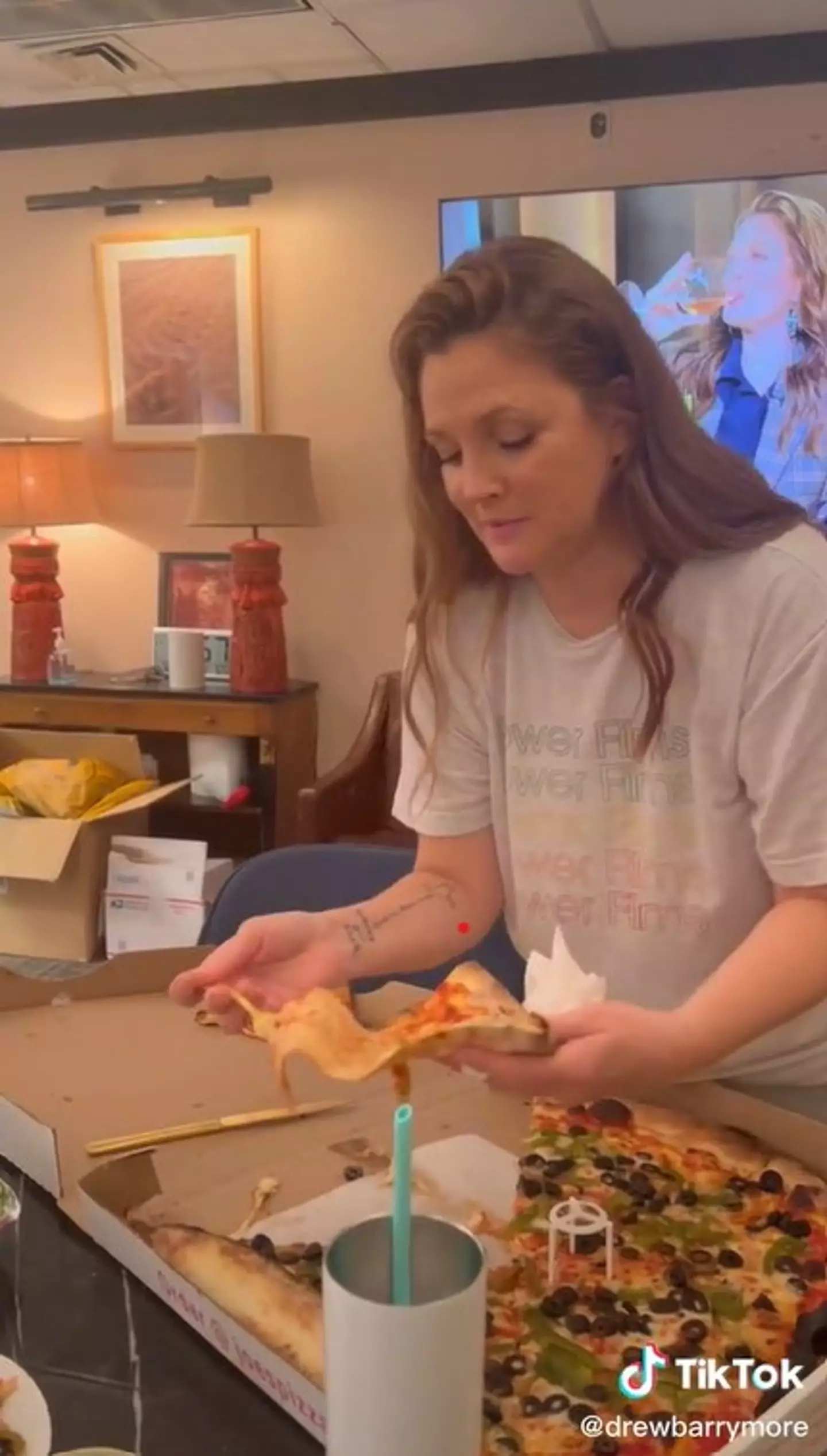 Drew Barrymore has fans divided with her pizza 'hack'.