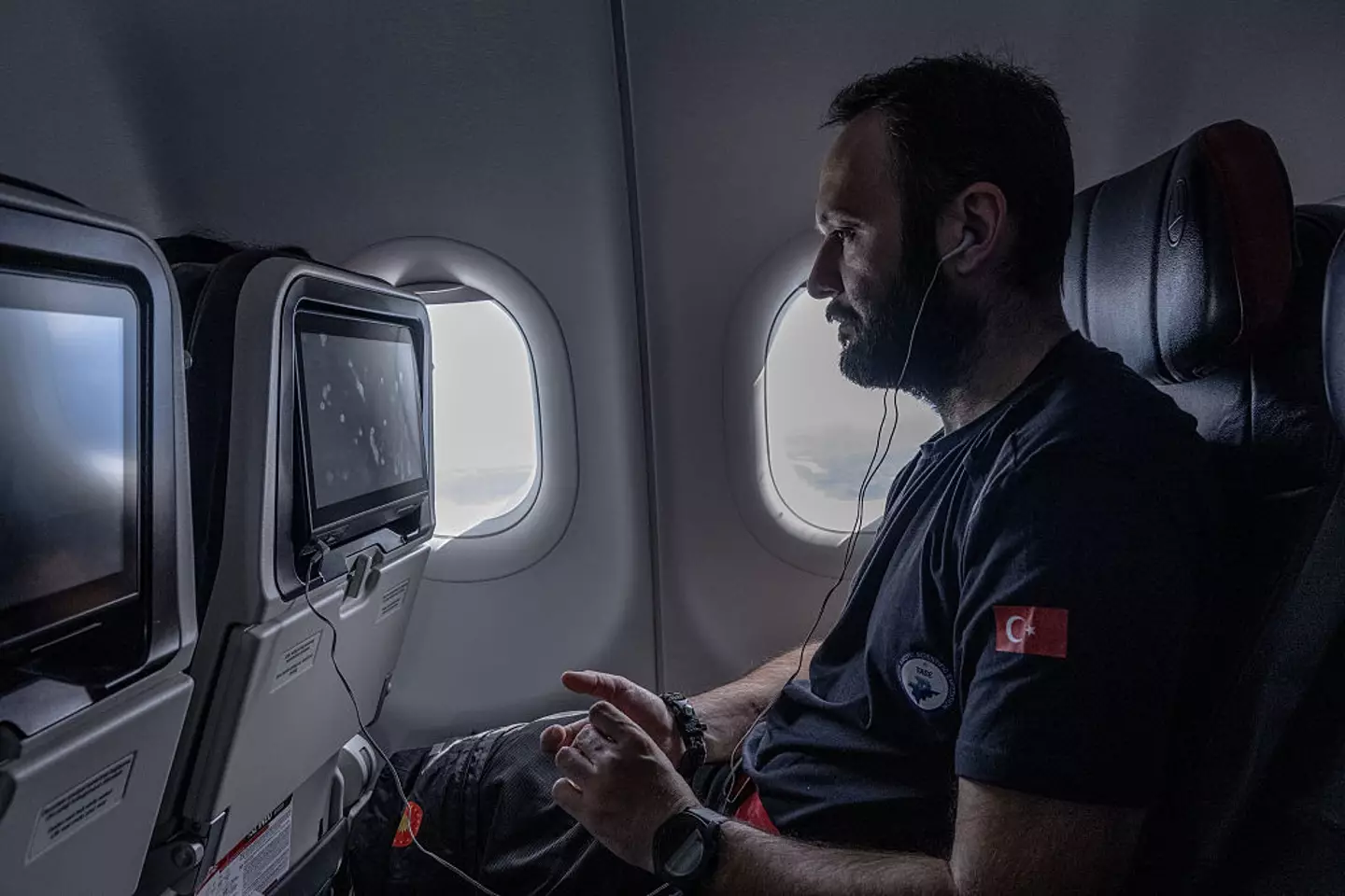 Experts say this small travel hack can improve circulation while you're sat down in the air (Anadolu/Getty Images)