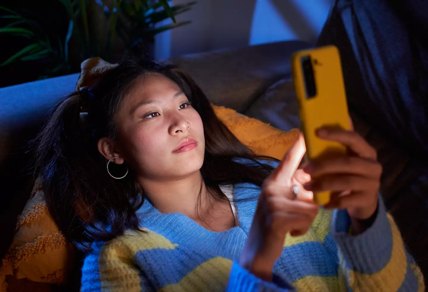 Just because they don't message back instantly doesn't mean they're not into you. (Getty Stock Images/ Carlos Barquero)