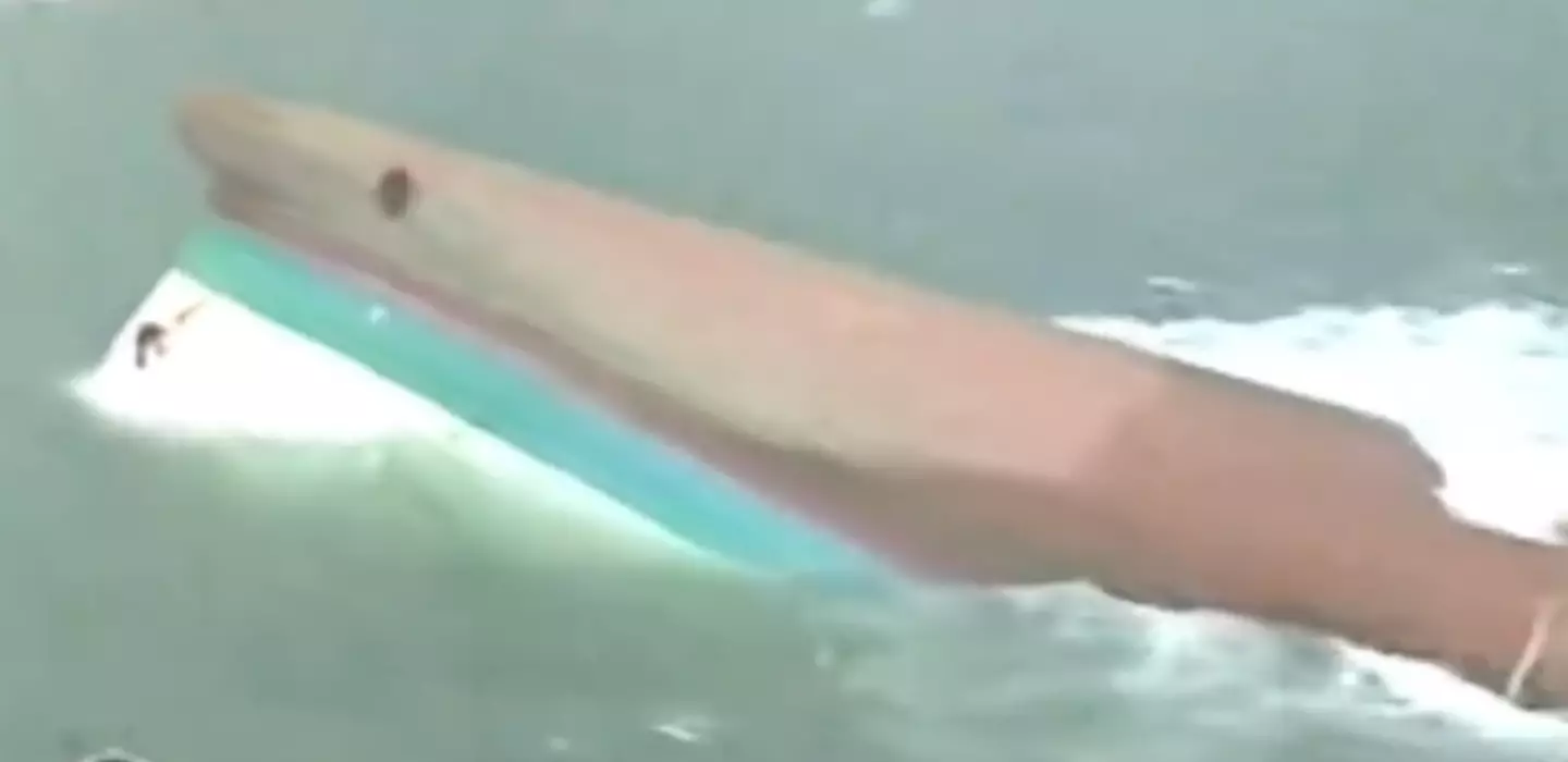 During the voyage, the cyclone unexpectedly altered its course, positing a serious threat to the ferry. (GMA Network)