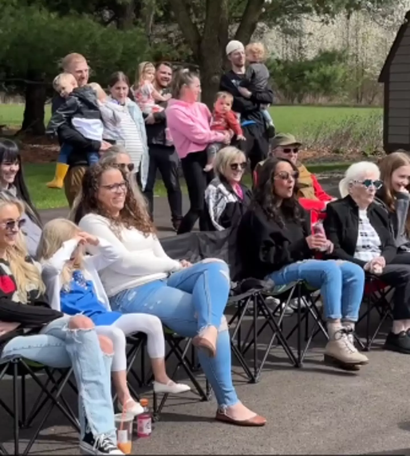 The family and friends of the parents-to-be spectating (TikTok/ @rosssmith)