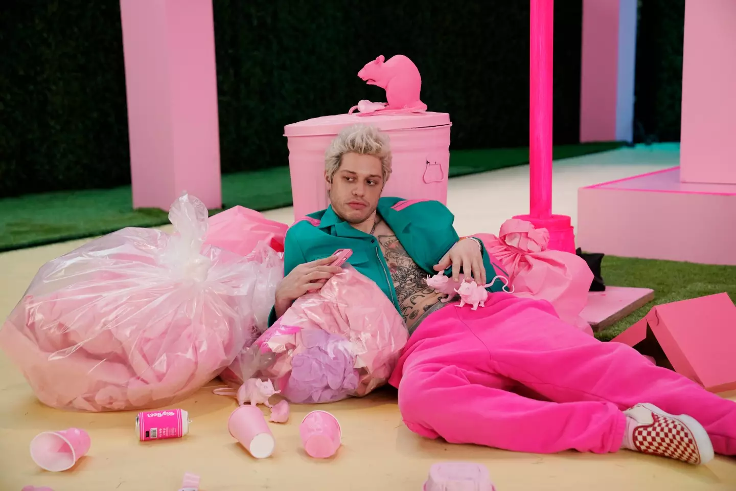 The comedian’s edginess, easygoing nature, and dating history make him a highly-sought after bachelor.