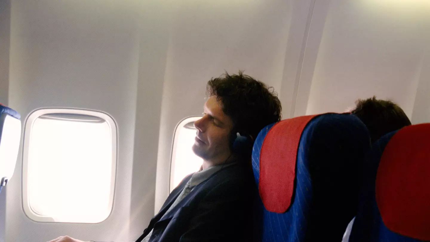 Woman reveals hack to stop plane passenger from reclining their seat but people say she should be 'banned from flying'