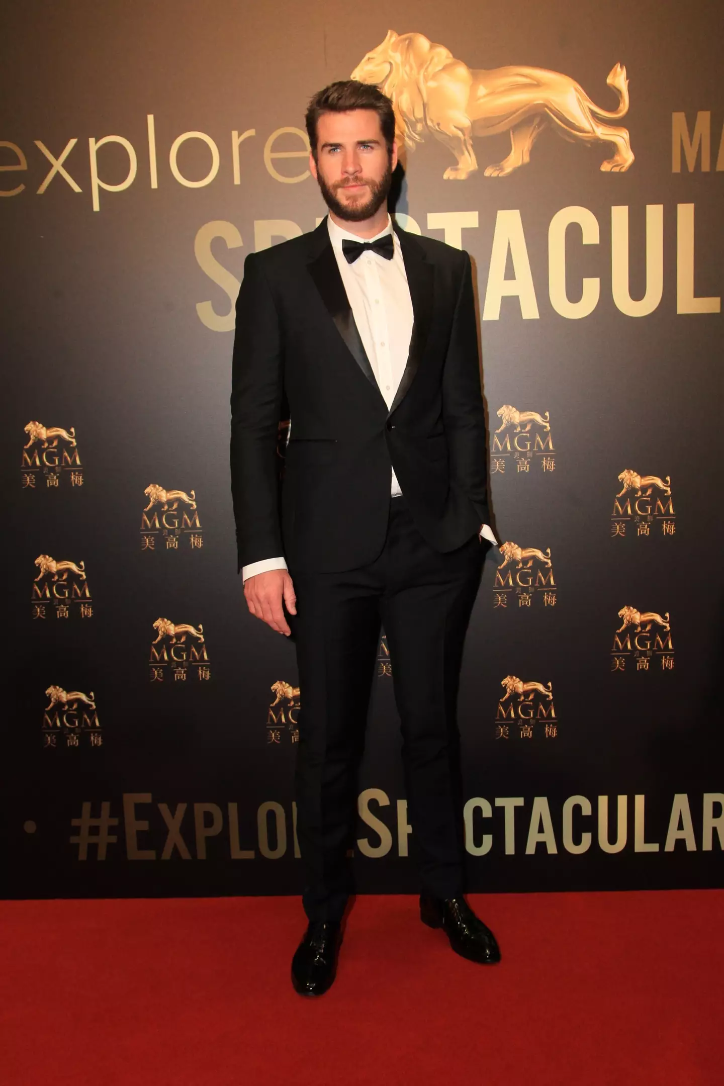 George Lazenby reckons fellow Australian Liam Hemsworth should be the next Bond.