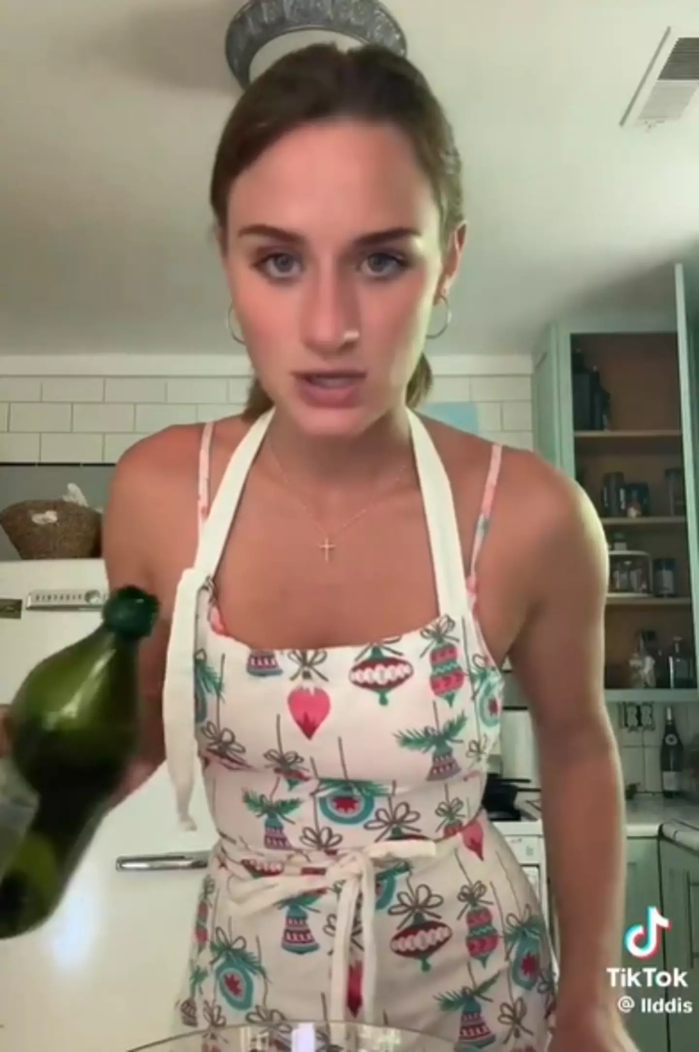 Lilly Gaddis said the n-word during a cooking video. (TikTok/@llddiiss)