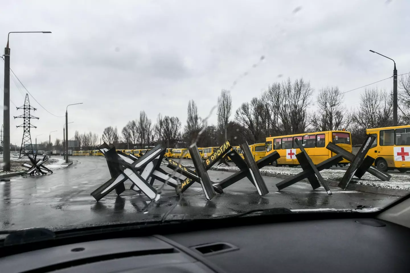 Buses preparing to evacuate civilians (Alamy)