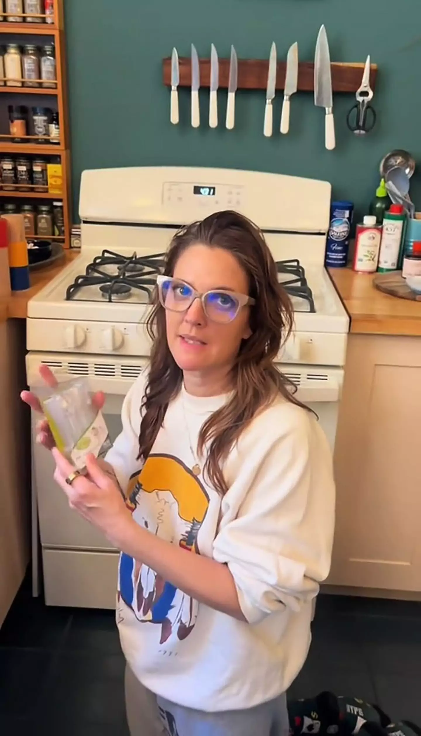 Fans were impressed with the stove. (TikTok / @drewbarrymore)