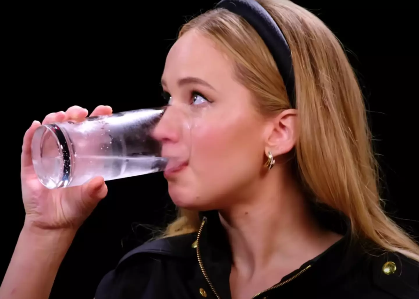 Celebrities are asked a series of questions as they attempt to work their way through rounds of increasingly spicy chicken wings.