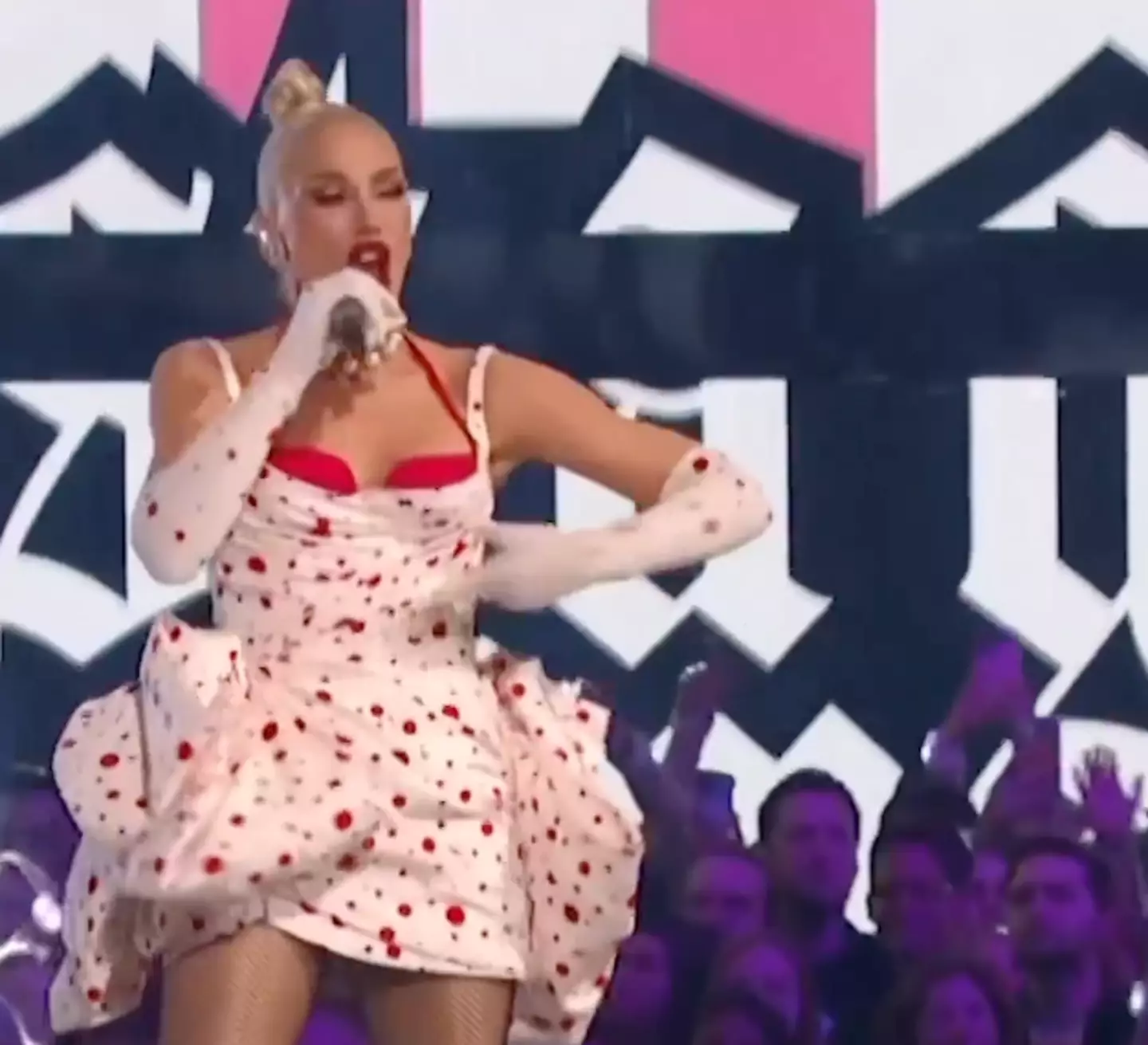 Fans were left divided over Gwen Stefani's rendition of 'Just a Girl'.