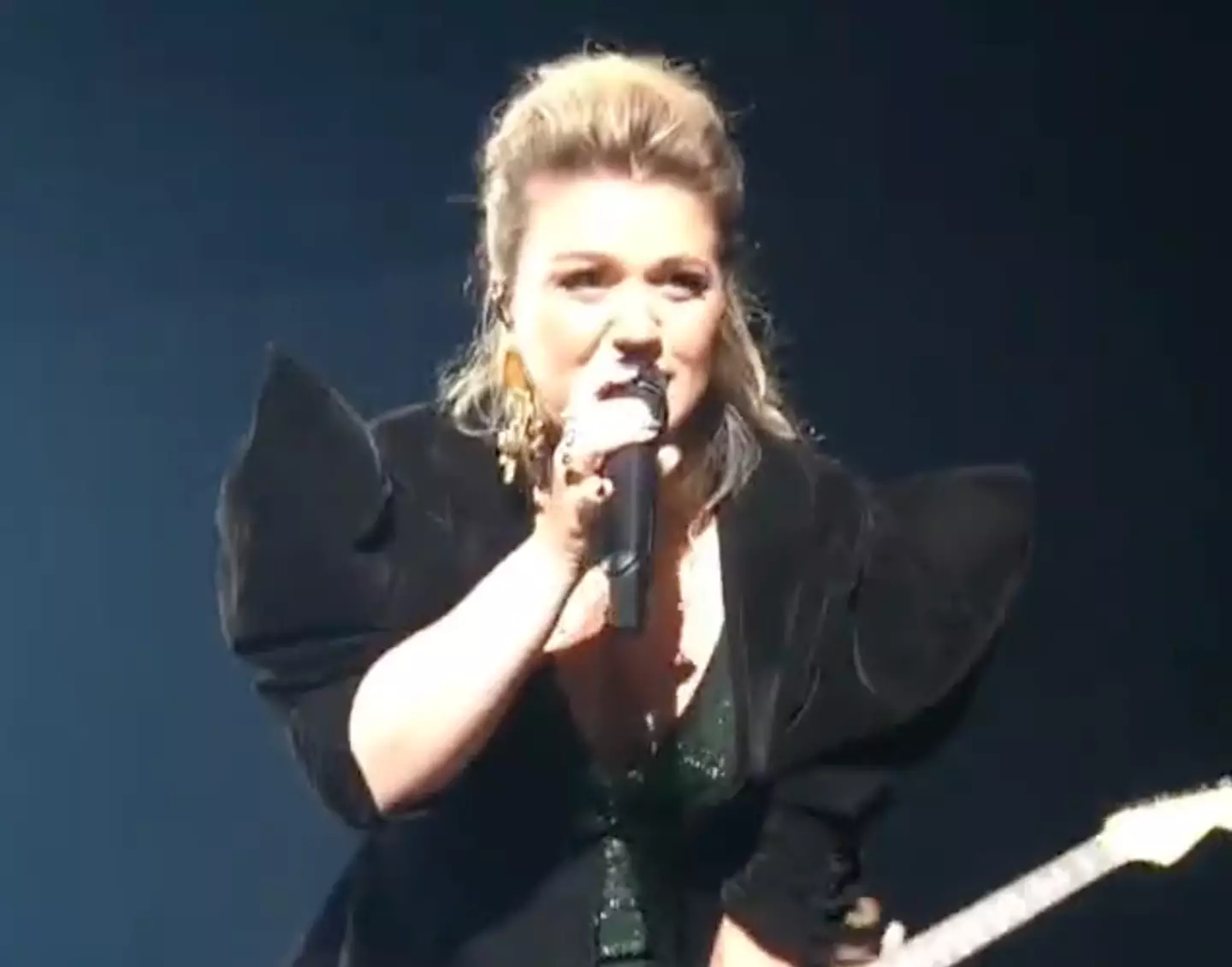 Kelly Clarkson spotted the sign during her Las Vegas residency.