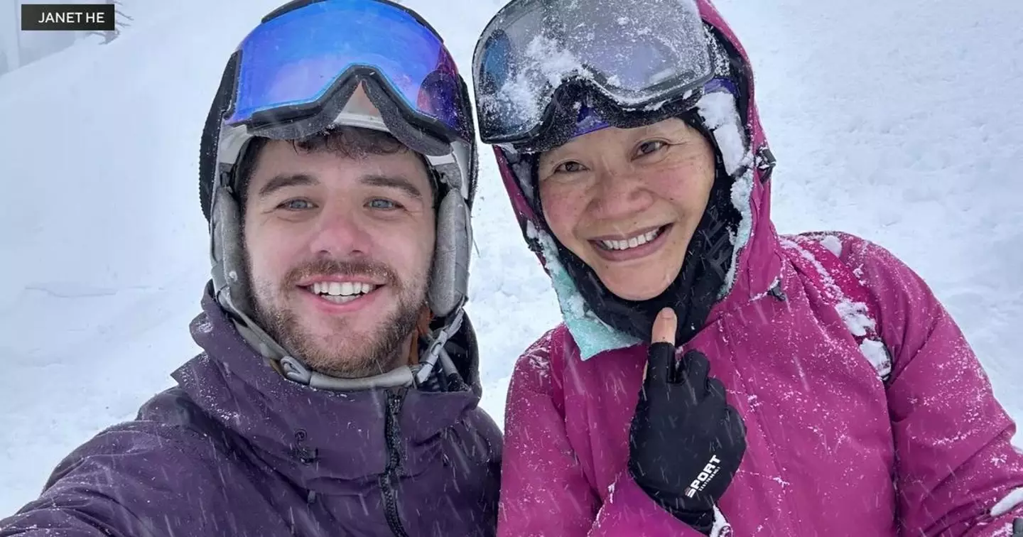 Janet posed for a selfie with her rescuer.